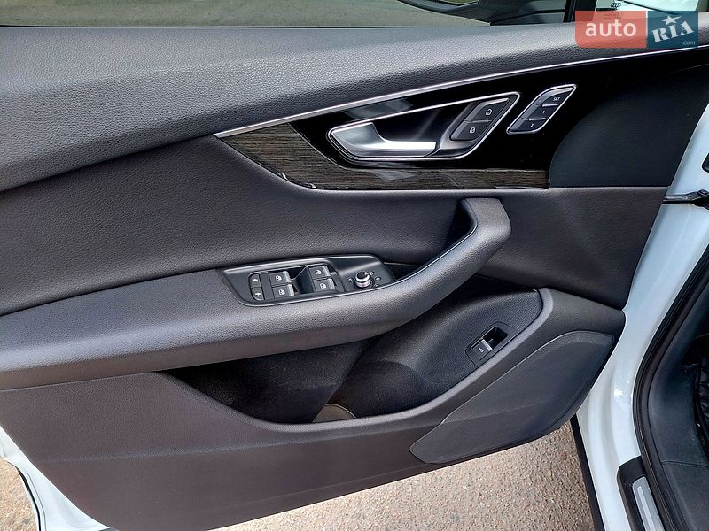 Позашляховик / Кросовер Audi Q7 2016 в Чернігові