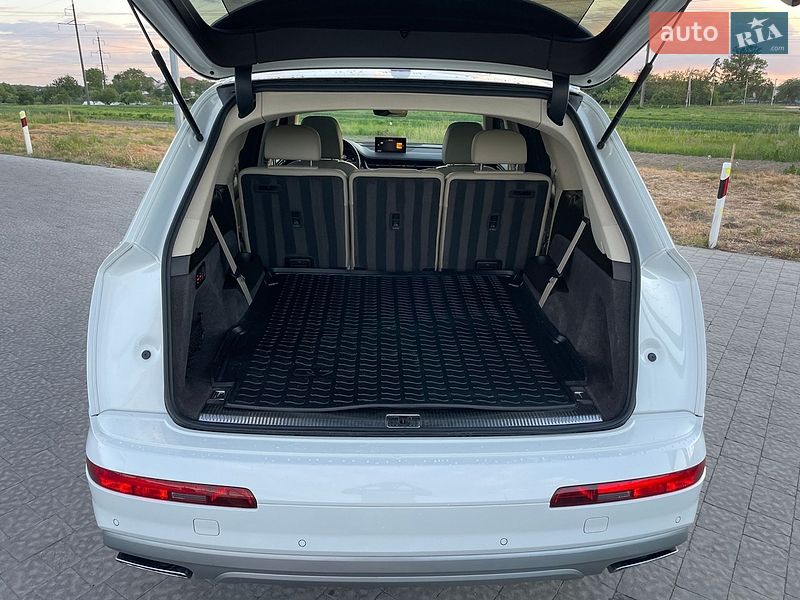 Позашляховик / Кросовер Audi Q7 2018 в Львові