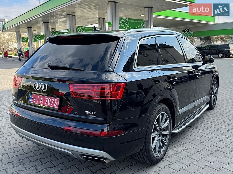 Позашляховик / Кросовер Audi Q7 2017 в Києві