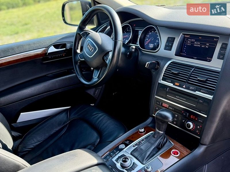 Внедорожник / Кроссовер Audi Q7 2015 в Новояворовске