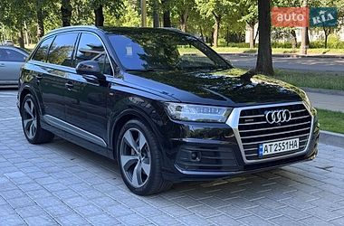 Позашляховик / Кросовер Audi Q7 2017 в Рівному