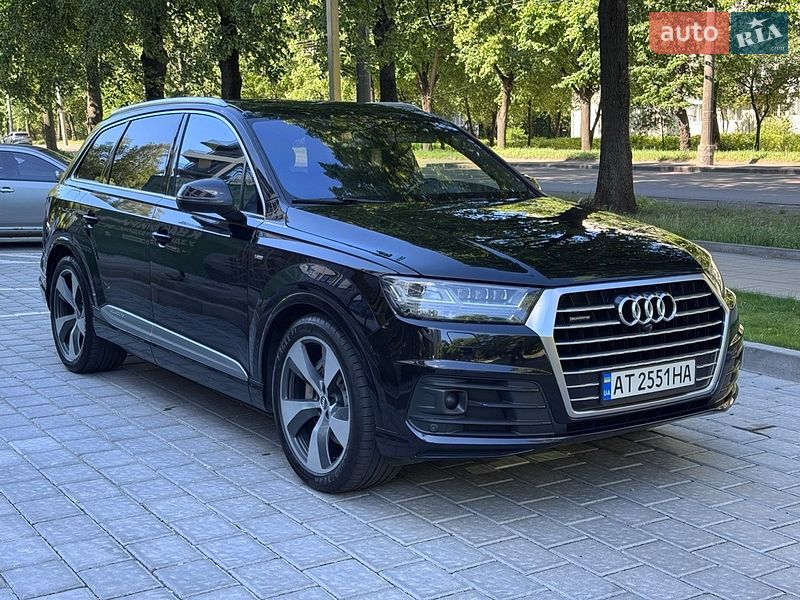 Позашляховик / Кросовер Audi Q7 2017 в Рівному