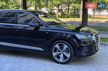 Позашляховик / Кросовер Audi Q7 2017 в Рівному