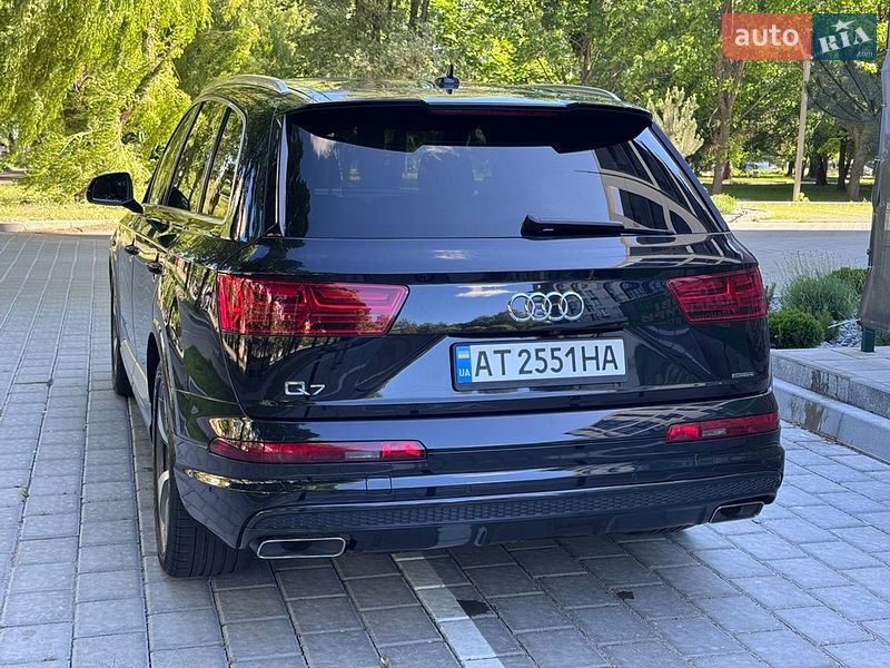 Позашляховик / Кросовер Audi Q7 2017 в Рівному