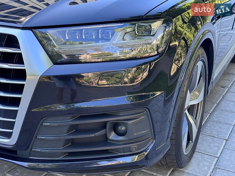 Позашляховик / Кросовер Audi Q7 2017 в Рівному