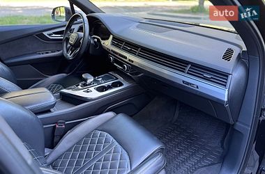 Позашляховик / Кросовер Audi Q7 2017 в Рівному