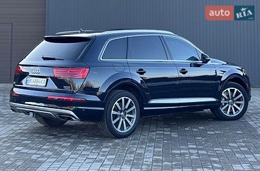 Позашляховик / Кросовер Audi Q7 2016 в Сарнах