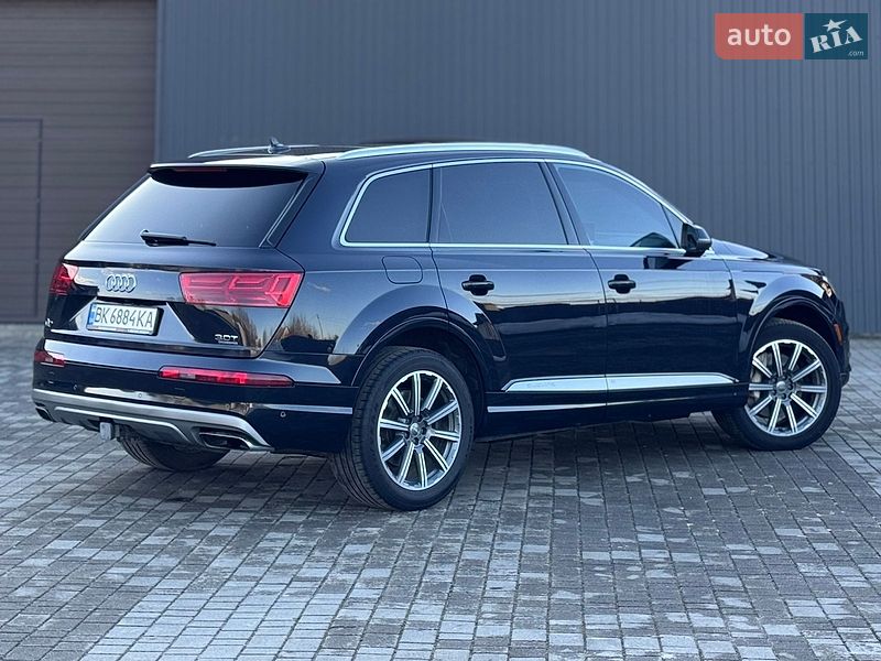 Позашляховик / Кросовер Audi Q7 2016 в Сарнах