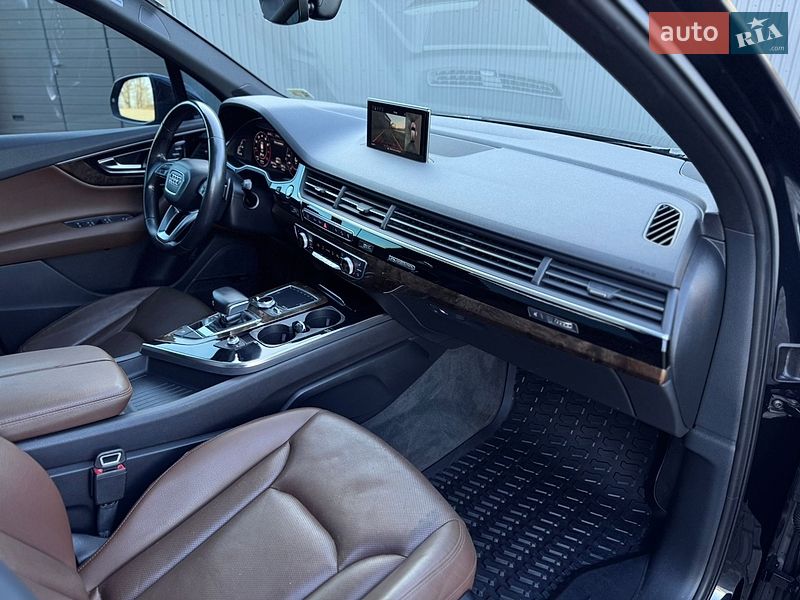 Позашляховик / Кросовер Audi Q7 2016 в Сарнах