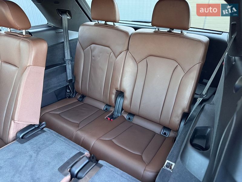 Позашляховик / Кросовер Audi Q7 2016 в Сарнах
