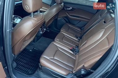 Позашляховик / Кросовер Audi Q7 2016 в Сарнах