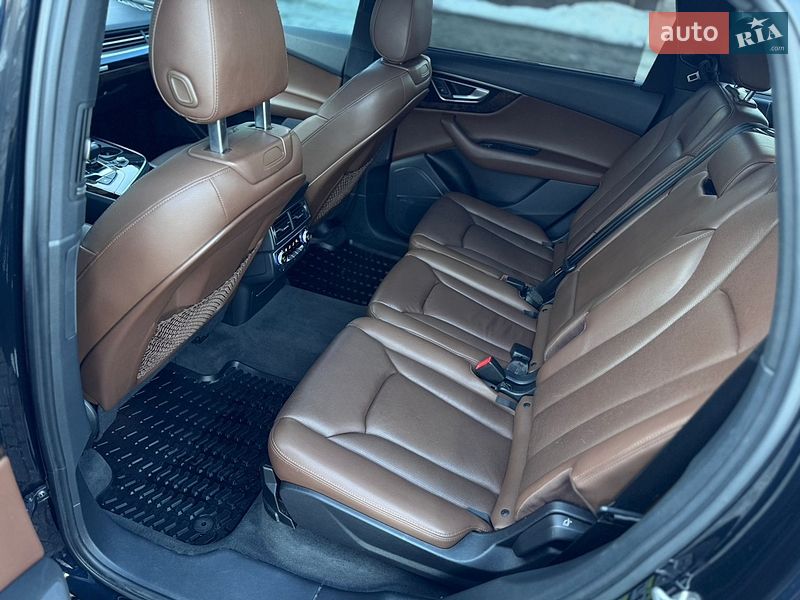 Позашляховик / Кросовер Audi Q7 2016 в Сарнах
