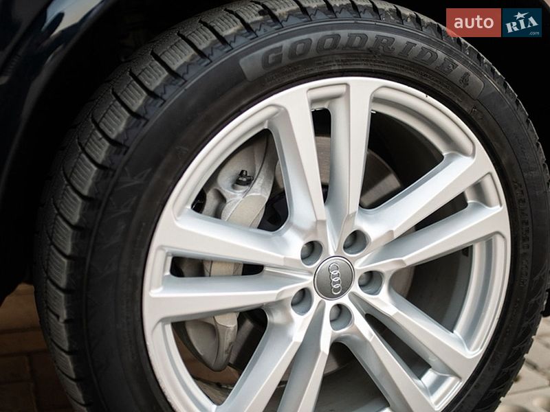 Позашляховик / Кросовер Audi Q7 2017 в Чернівцях
