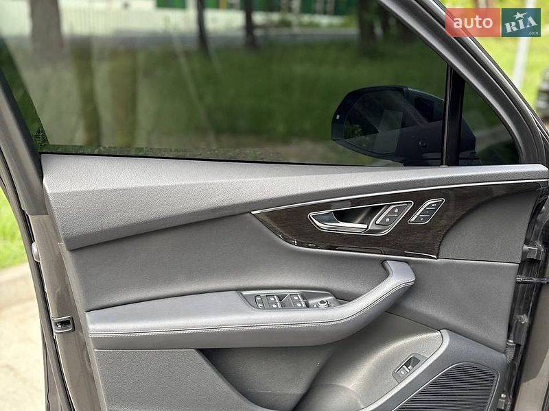 Внедорожник / Кроссовер Audi Q7 2024 в Новояворовске