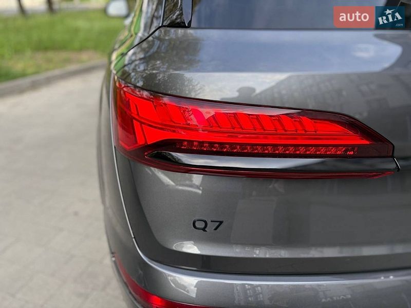 Внедорожник / Кроссовер Audi Q7 2024 в Новояворовске