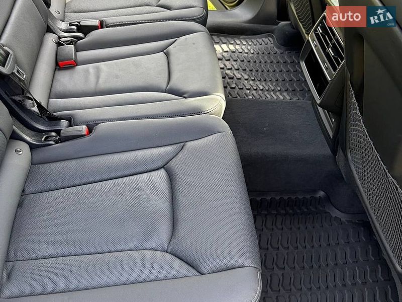 Внедорожник / Кроссовер Audi Q7 2024 в Новояворовске