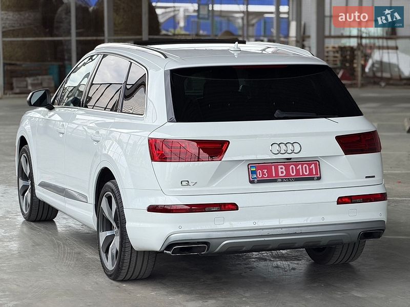 Внедорожник / Кроссовер Audi Q7 2017 в Ровно