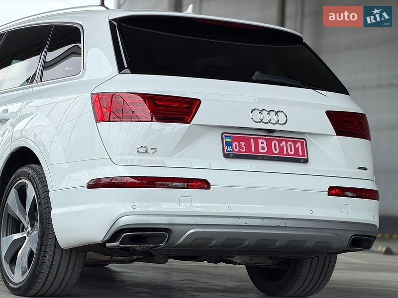 Внедорожник / Кроссовер Audi Q7 2017 в Ровно