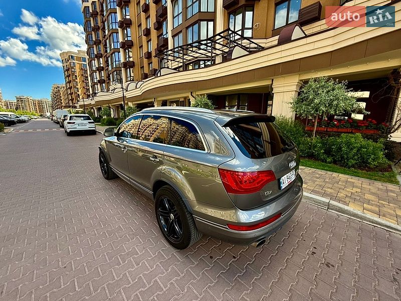 Позашляховик / Кросовер Audi Q7 2015 в Києві