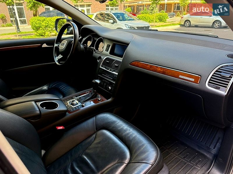 Позашляховик / Кросовер Audi Q7 2015 в Києві