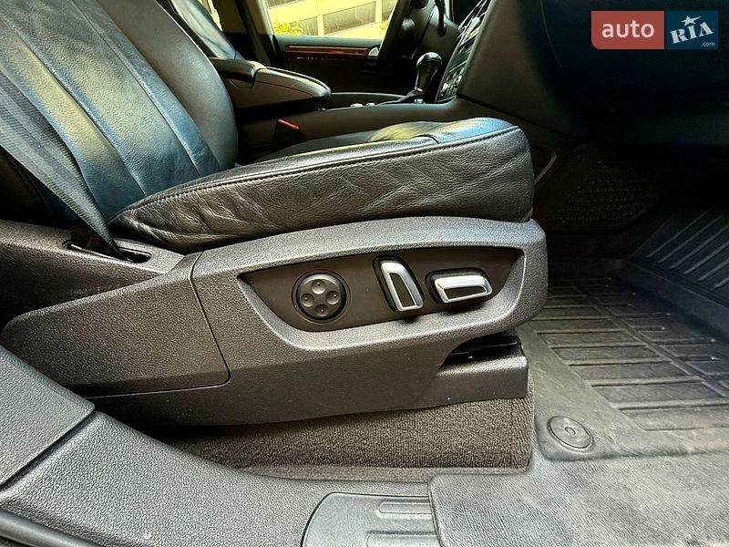 Позашляховик / Кросовер Audi Q7 2015 в Києві