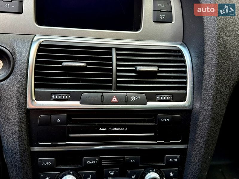 Позашляховик / Кросовер Audi Q7 2015 в Києві