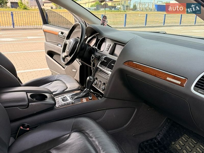 Позашляховик / Кросовер Audi Q7 2010 в Нововолинську