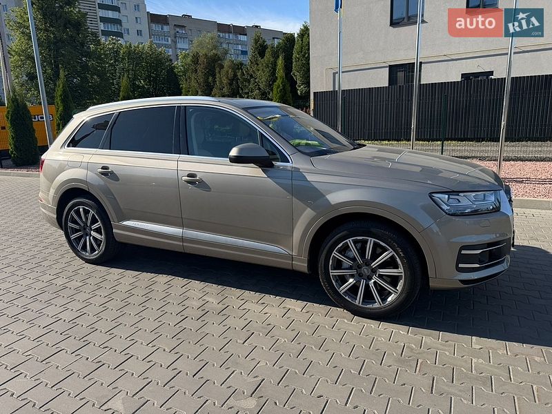 Позашляховик / Кросовер Audi Q7 2016 в Луцьку