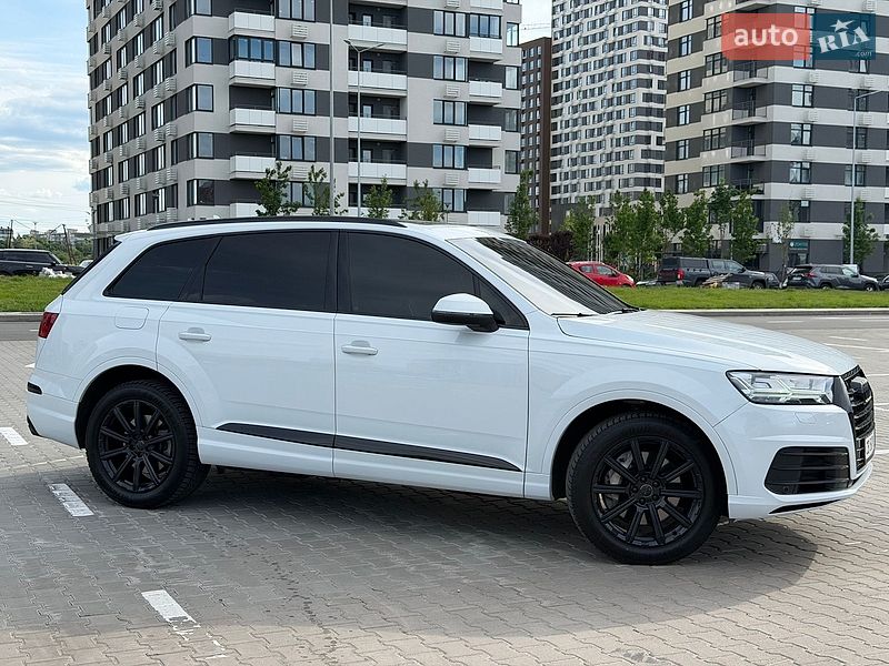Позашляховик / Кросовер Audi Q7 2016 в Києві