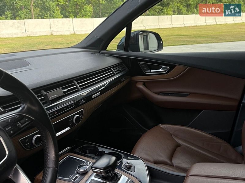 Позашляховик / Кросовер Audi Q7 2016 в Луцьку