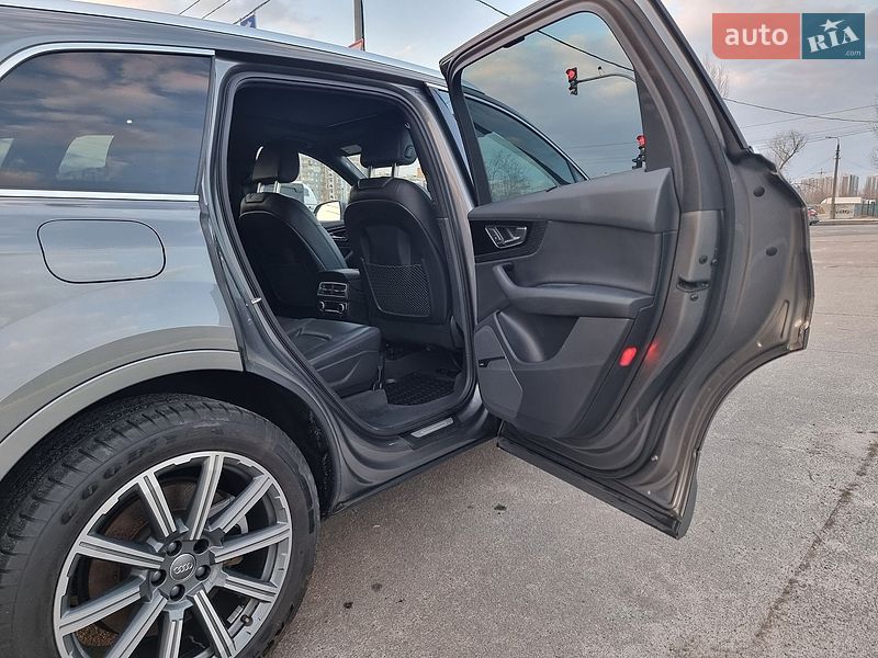 Внедорожник / Кроссовер Audi Q7 2017 в Киеве