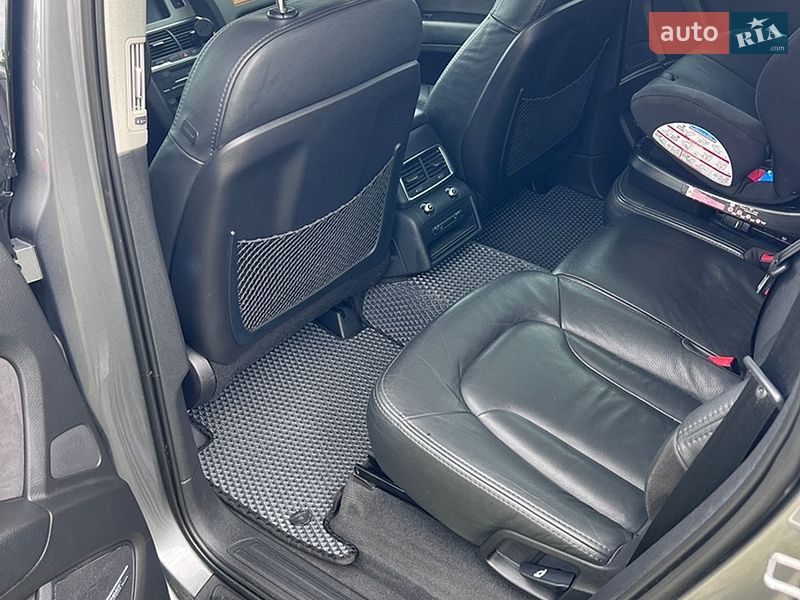 Позашляховик / Кросовер Audi Q7 2010 в Тернополі