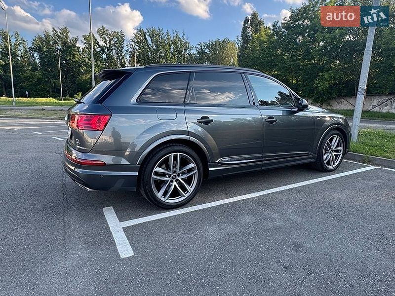 Внедорожник / Кроссовер Audi Q7 2016 в Киеве
