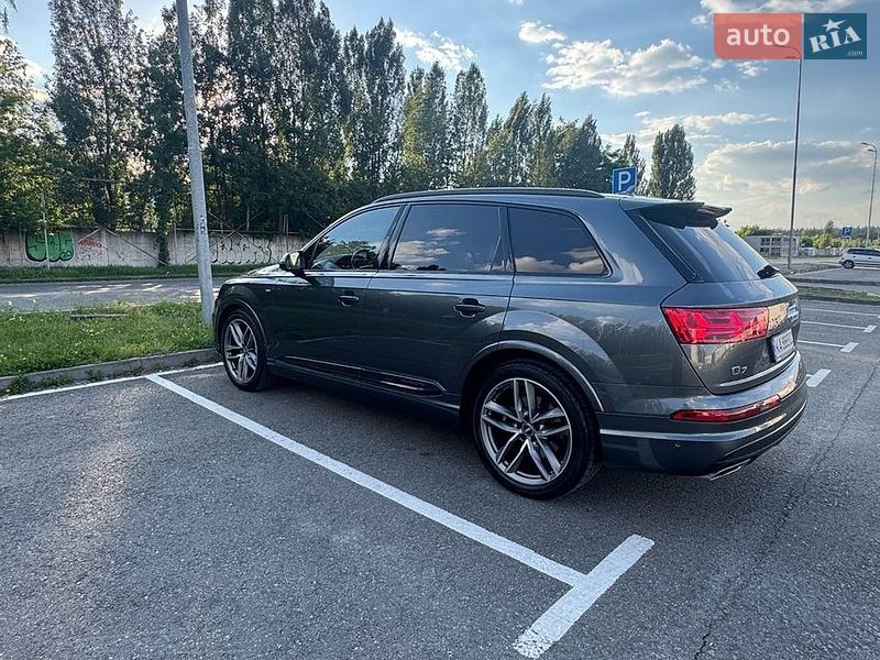 Внедорожник / Кроссовер Audi Q7 2016 в Киеве
