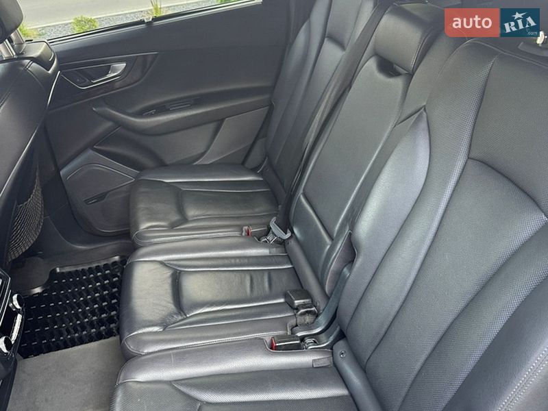 Позашляховик / Кросовер Audi Q7 2016 в Чернівцях