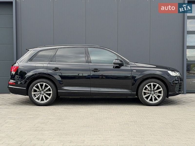 Позашляховик / Кросовер Audi Q7 2017 в Луцьку