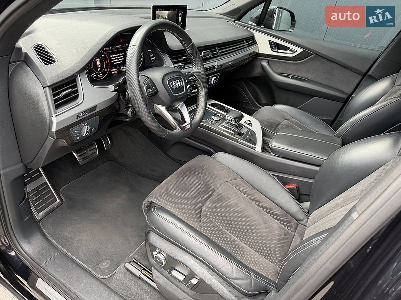 Позашляховик / Кросовер Audi Q7 2017 в Луцьку