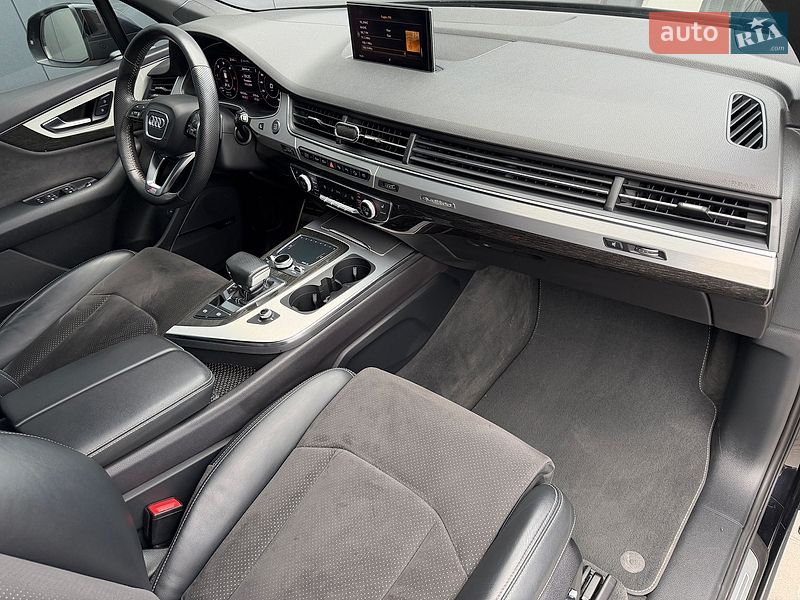 Позашляховик / Кросовер Audi Q7 2017 в Луцьку