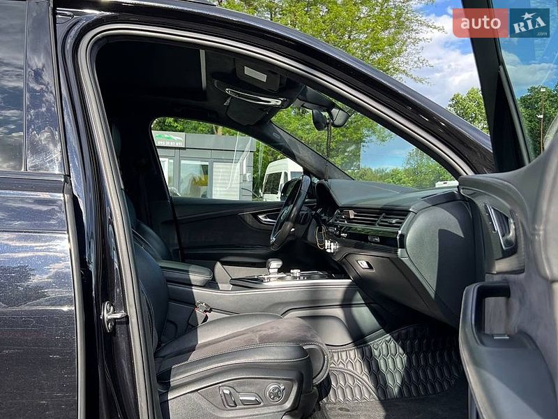 Внедорожник / Кроссовер Audi Q7 2015 в Новояворовске