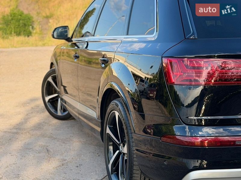 Позашляховик / Кросовер Audi Q7 2017 в Києві фото 15 Позашляховик / Кросовер Audi Q7 2017 в Києві