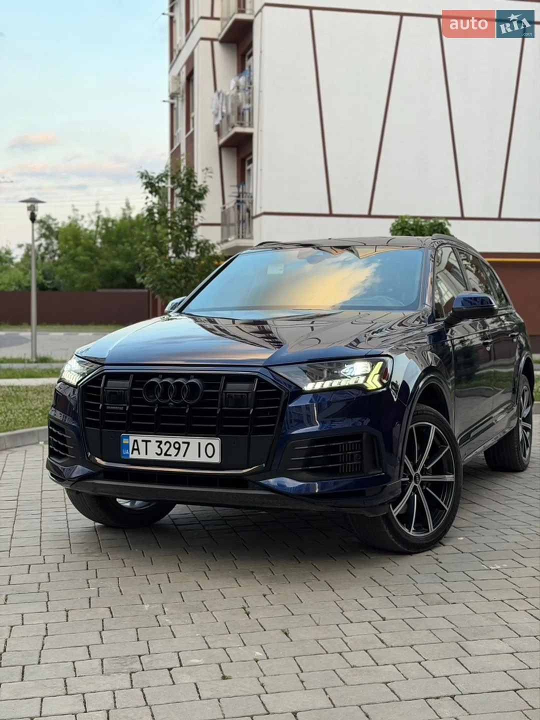 Audi Q7 2021 VIN WA1VXAF77MD039088 фото оголошення 2 з 5