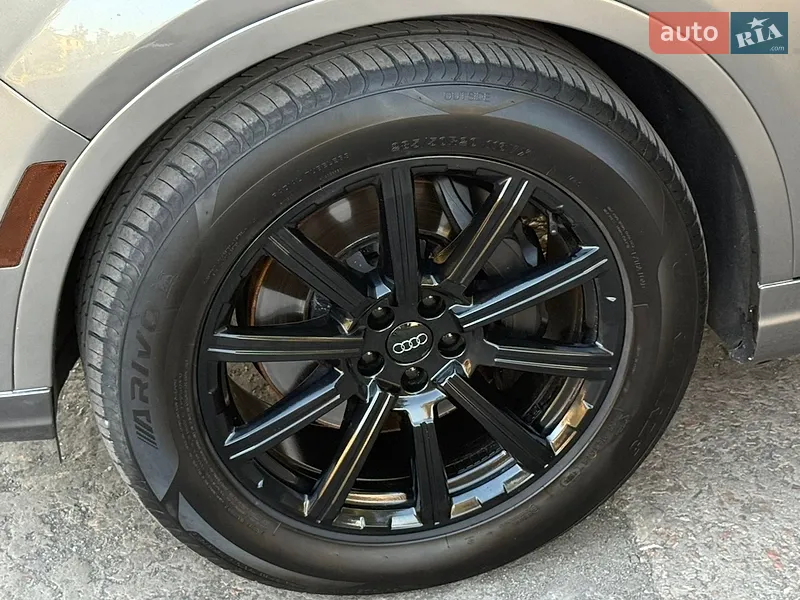 Audi Q7 2017 VIN WA1VAAF72JD011146 фото оголошення 17 з 118