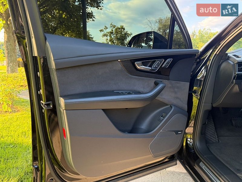 Позашляховик / Кросовер Audi Q7 2016 в Дніпрі