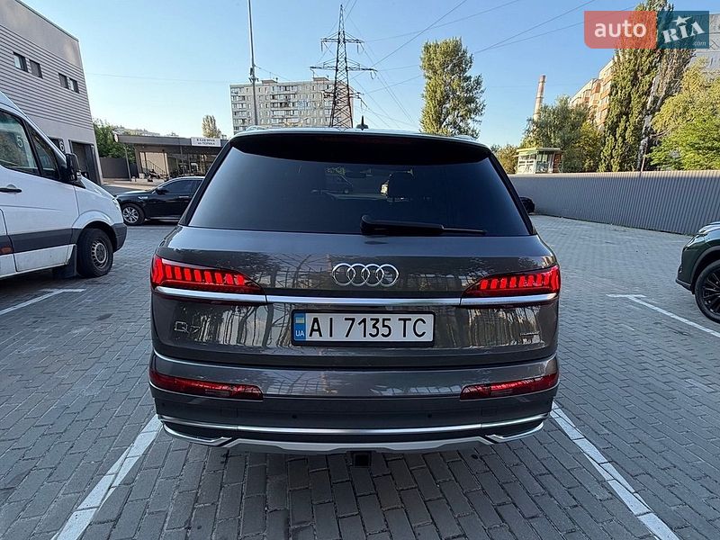 Позашляховик / Кросовер Audi Q7 2020 в Києві