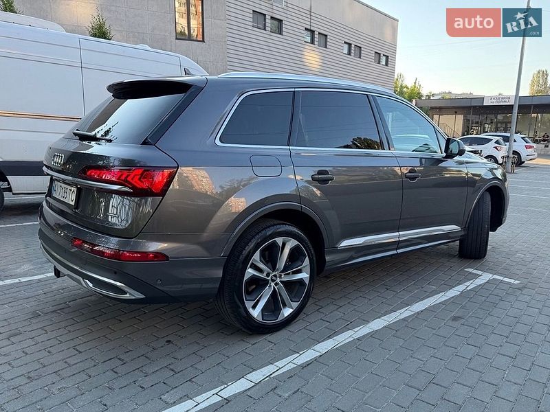 Позашляховик / Кросовер Audi Q7 2020 в Києві