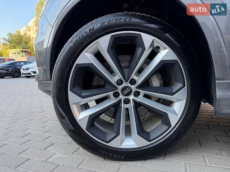 Позашляховик / Кросовер Audi Q7 2020 в Києві