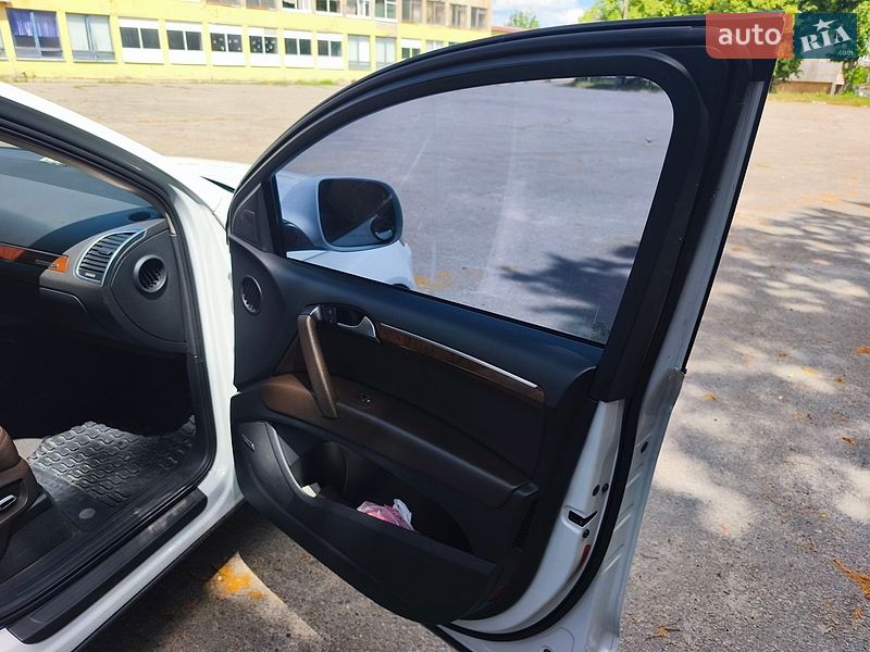 Внедорожник / Кроссовер Audi Q7 2011 в Ставище