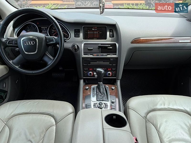Позашляховик / Кросовер Audi Q7 2011 в Києві