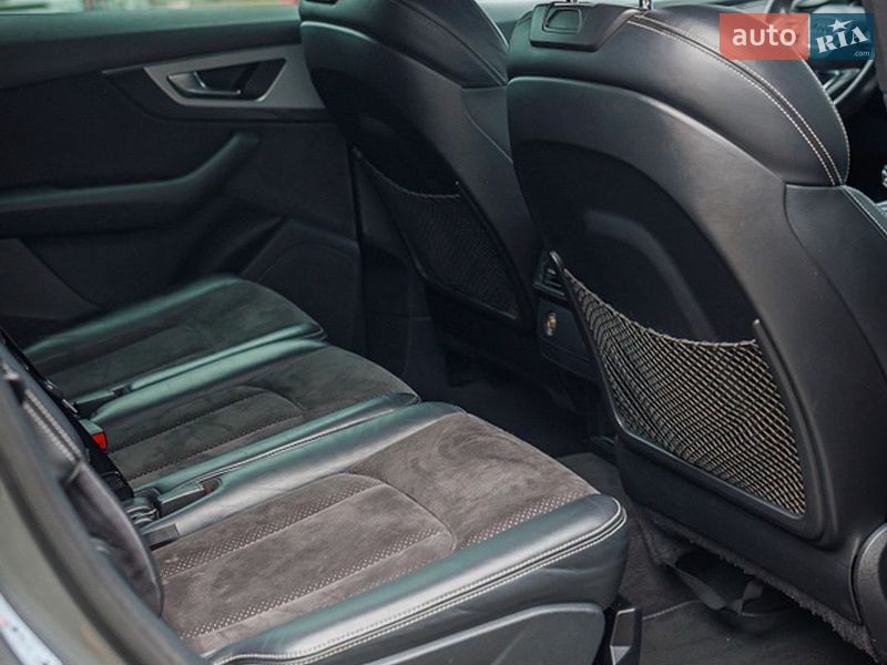 Позашляховик / Кросовер Audi Q7 2016 в Чернівцях