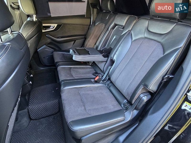 Позашляховик / Кросовер Audi Q7 2016 в Києві